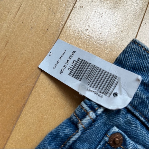 Levi’s Ripped Wegie Icons (23) - Picture 4 of 8